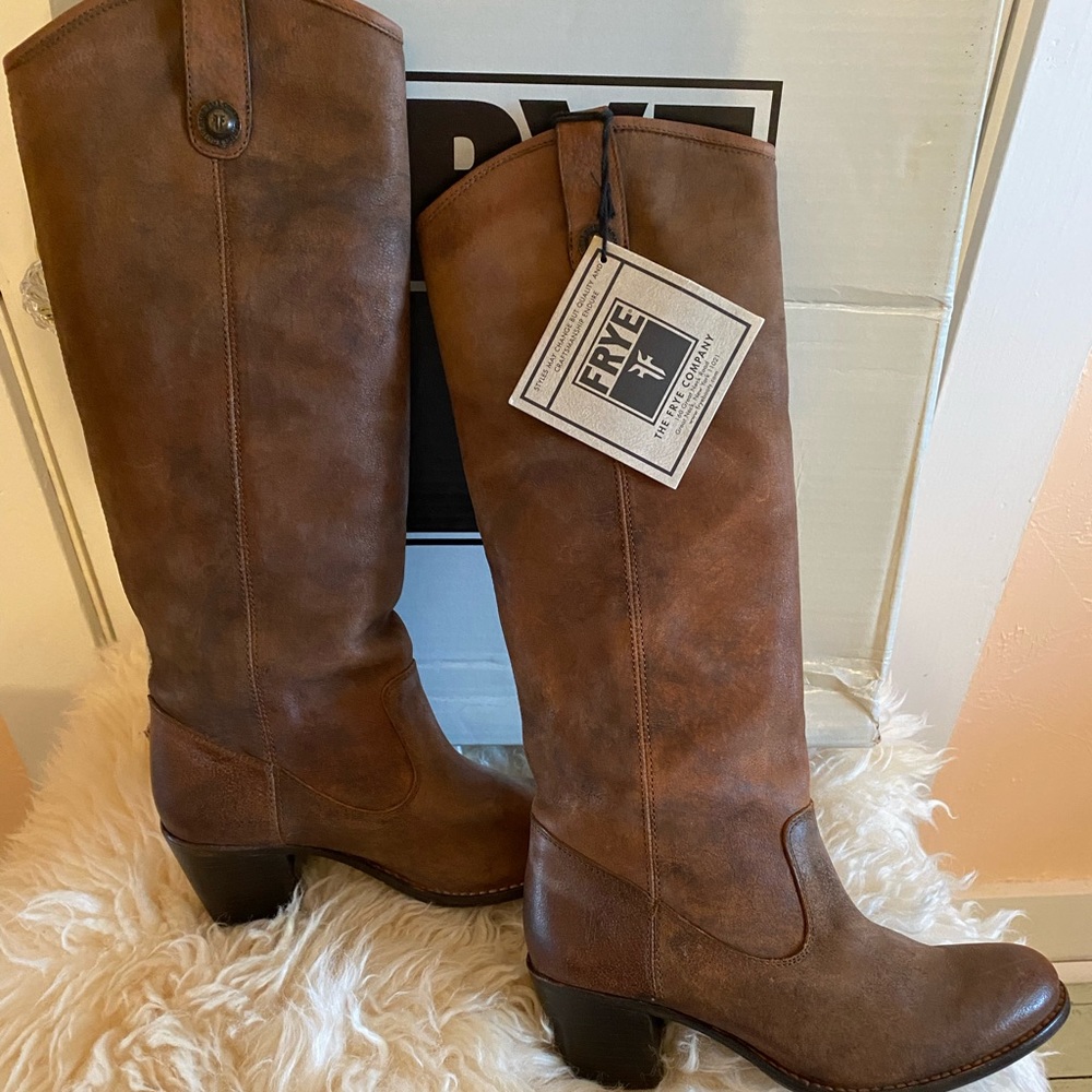 Frye boots never worn